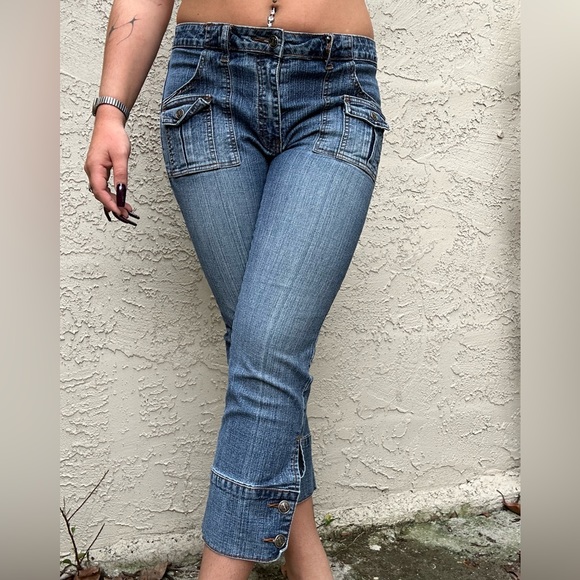 Y2k Platinum Push Capris with Button Details - Picture 5 of 10